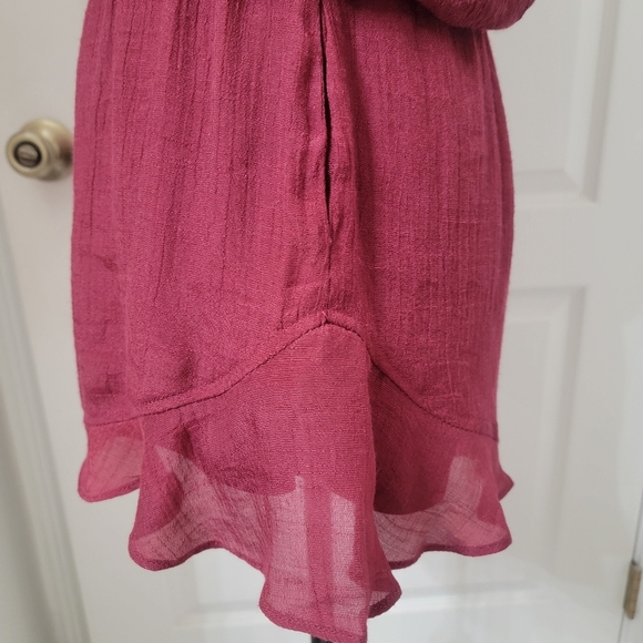 Wishlist Size M Wine / Burgundy Sleeveless, Open Back, Crepe Shorts Romper - Picture 4 of 15